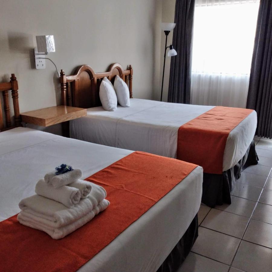 Hotel Los Robles Нуево-Ларедо Екстер'єр фото